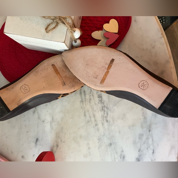 EUC two toned, leopard print pointy toed Johnston and Murphy flats - Picture 5 of 6